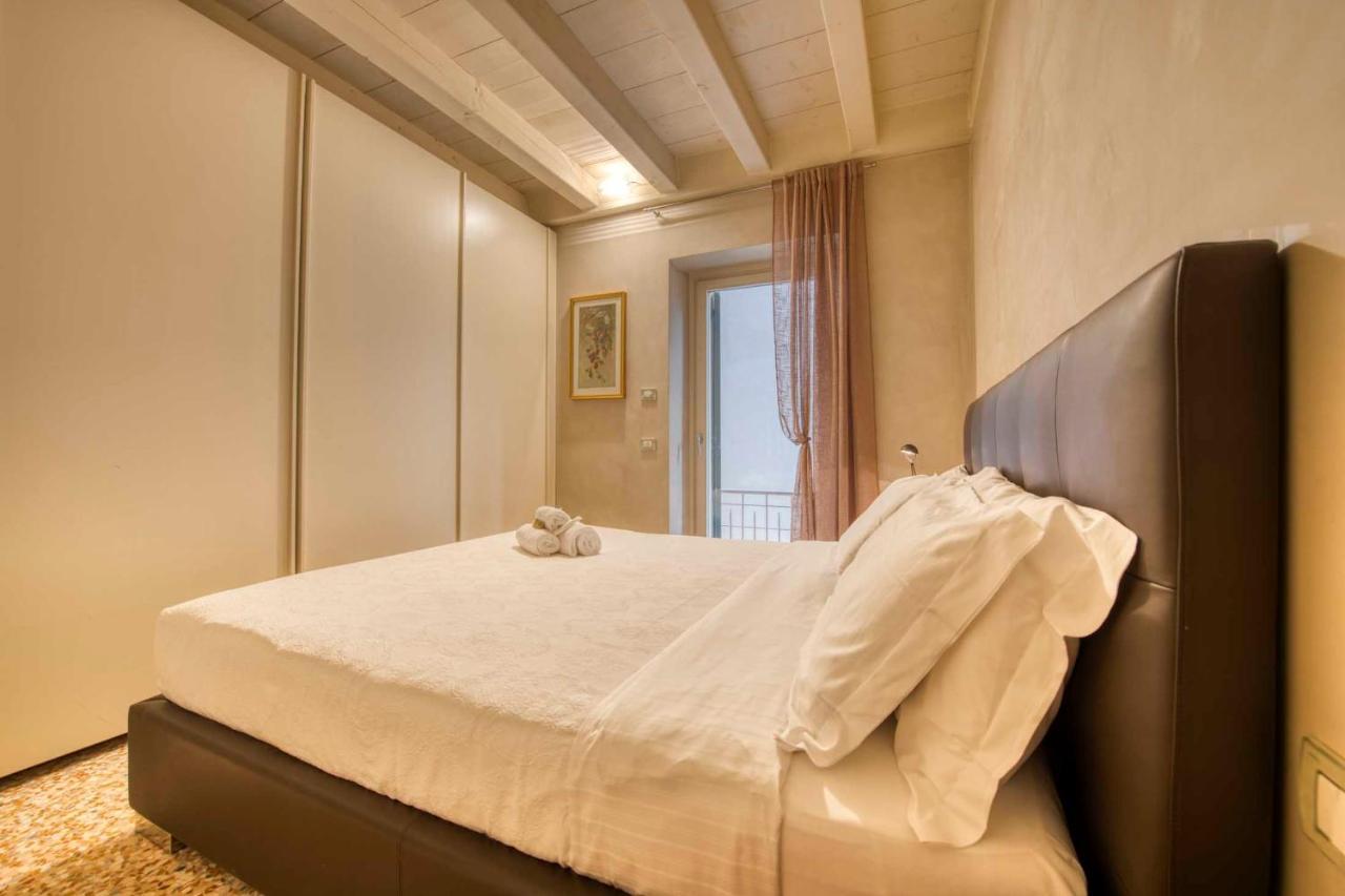 Apartmentsarena - Suite Mercatorum - Piazza Erbe فيرونا المظهر الخارجي الصورة