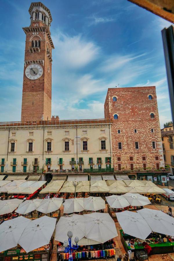Apartmentsarena - Suite Mercatorum - Piazza Erbe فيرونا المظهر الخارجي الصورة