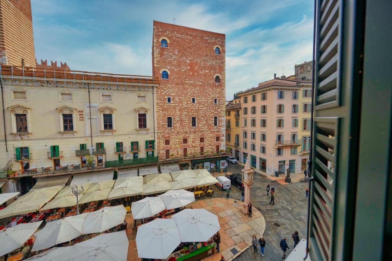 Apartmentsarena - Suite Mercatorum - Piazza Erbe فيرونا المظهر الخارجي الصورة
