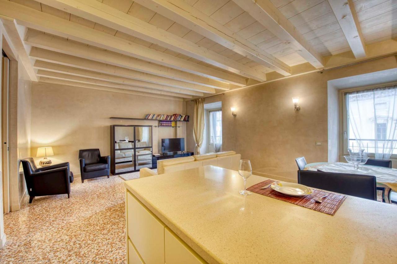 Apartmentsarena - Suite Mercatorum - Piazza Erbe فيرونا المظهر الخارجي الصورة