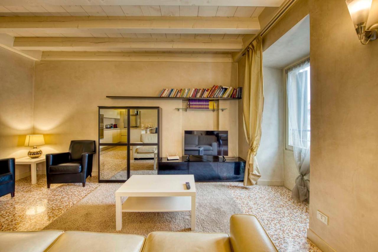 Apartmentsarena - Suite Mercatorum - Piazza Erbe فيرونا المظهر الخارجي الصورة