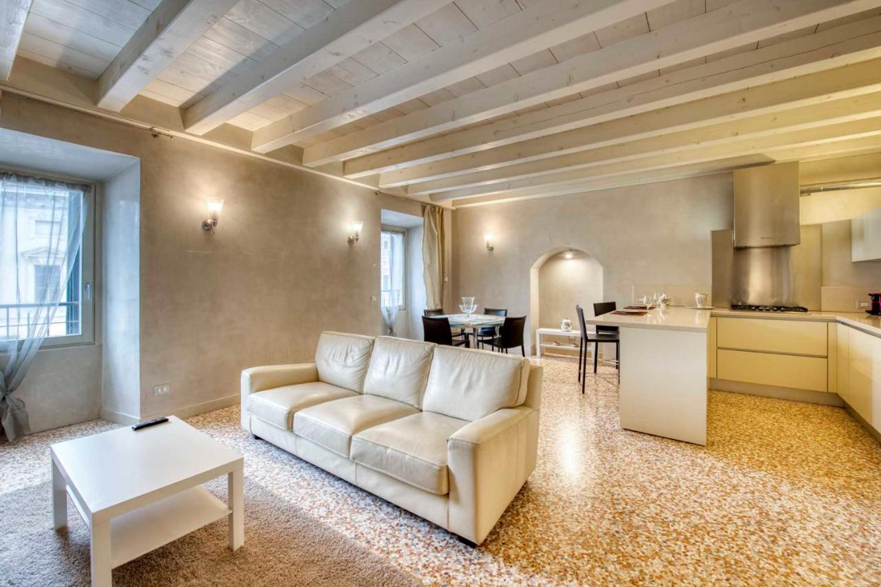 Apartmentsarena - Suite Mercatorum - Piazza Erbe فيرونا المظهر الخارجي الصورة