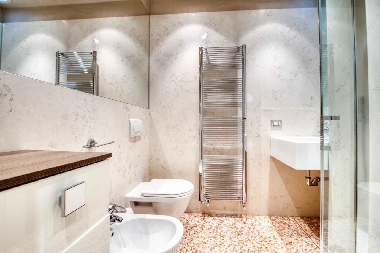 Apartmentsarena - Suite Mercatorum - Piazza Erbe فيرونا المظهر الخارجي الصورة