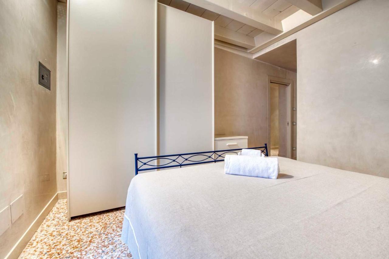 Apartmentsarena - Suite Mercatorum - Piazza Erbe فيرونا المظهر الخارجي الصورة