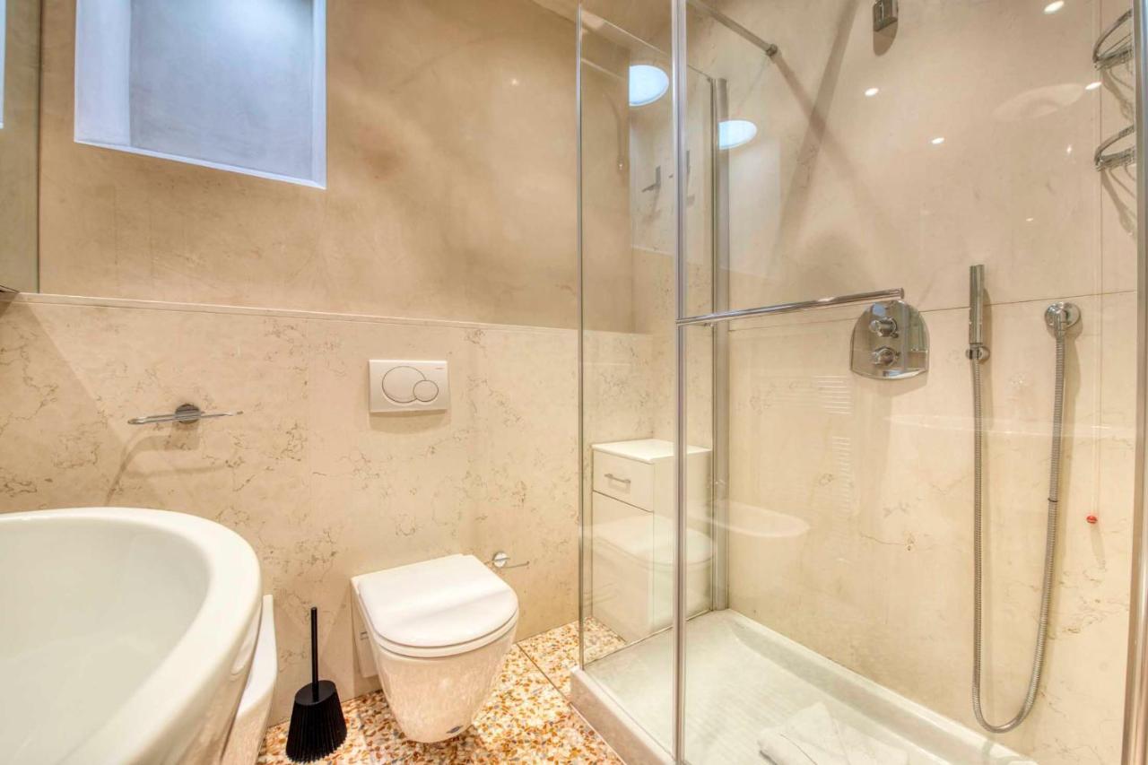 Apartmentsarena - Suite Mercatorum - Piazza Erbe فيرونا المظهر الخارجي الصورة