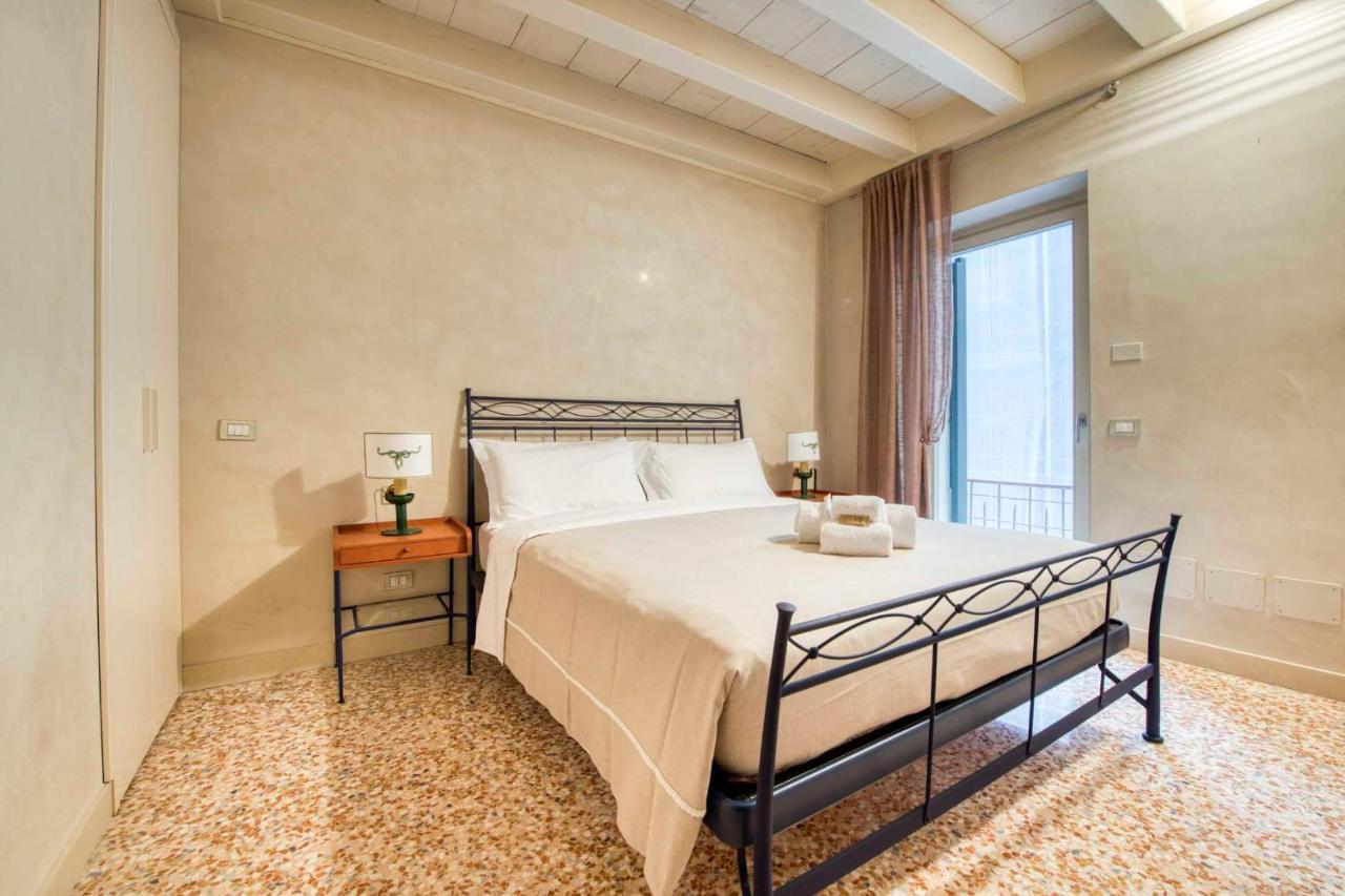 Apartmentsarena - Suite Mercatorum - Piazza Erbe فيرونا المظهر الخارجي الصورة