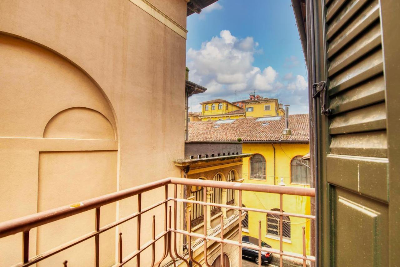 Apartmentsarena - Suite Mercatorum - Piazza Erbe فيرونا المظهر الخارجي الصورة