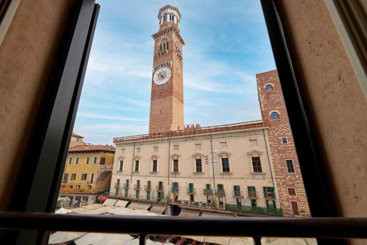 Apartmentsarena - Suite Mercatorum - Piazza Erbe فيرونا المظهر الخارجي الصورة