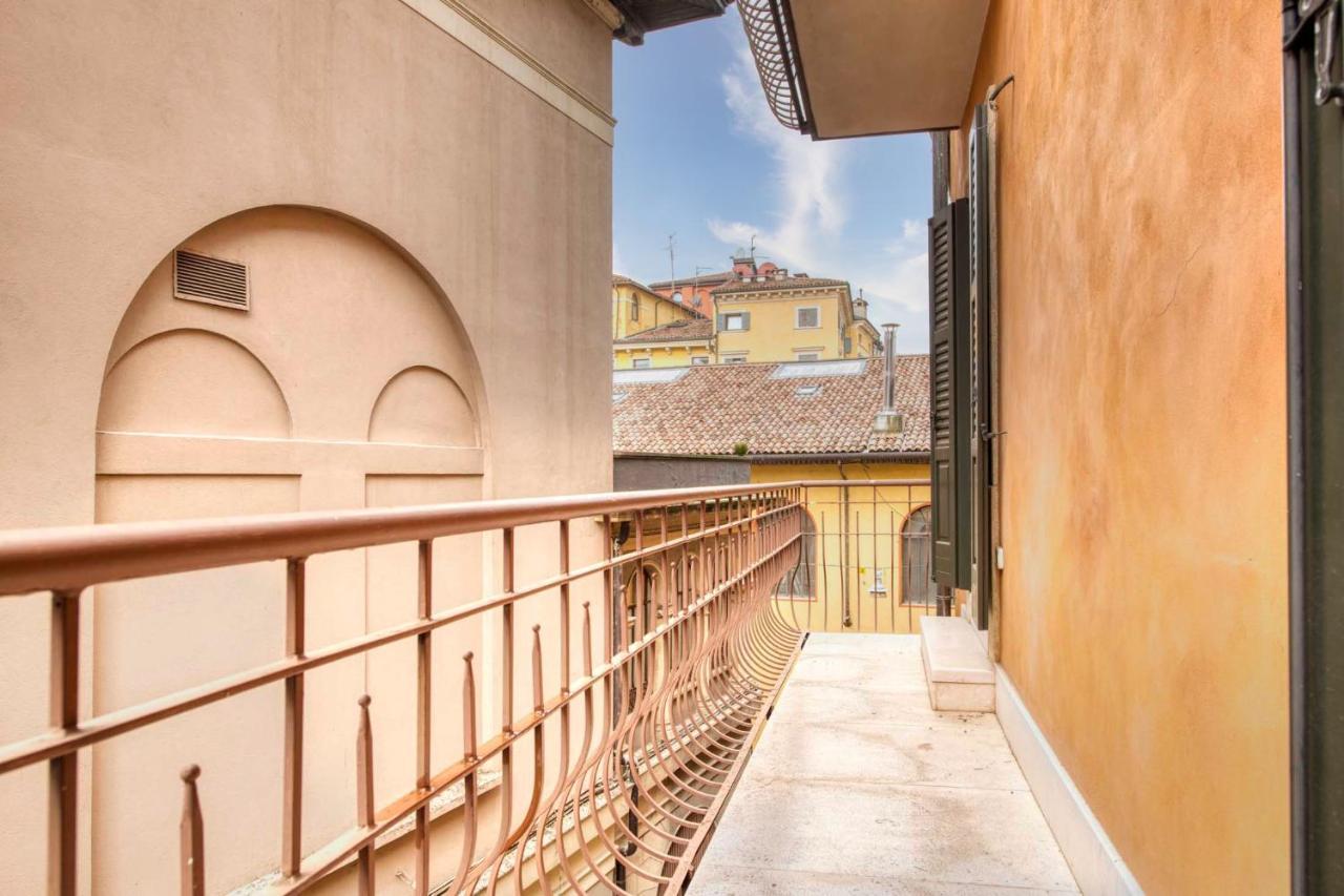 Apartmentsarena - Suite Mercatorum - Piazza Erbe فيرونا المظهر الخارجي الصورة